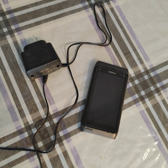 Nokia N Series N8-00 - 16GB Original 5 Color 12 MP Unlocked Smartphone - Picture 3 of 3